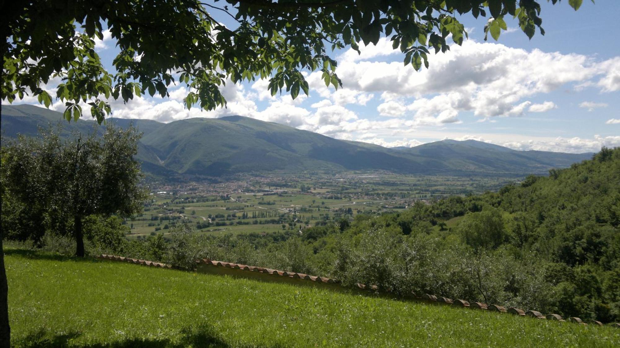 Casale Degli Ulivi Gualdo Tadino Exterior foto